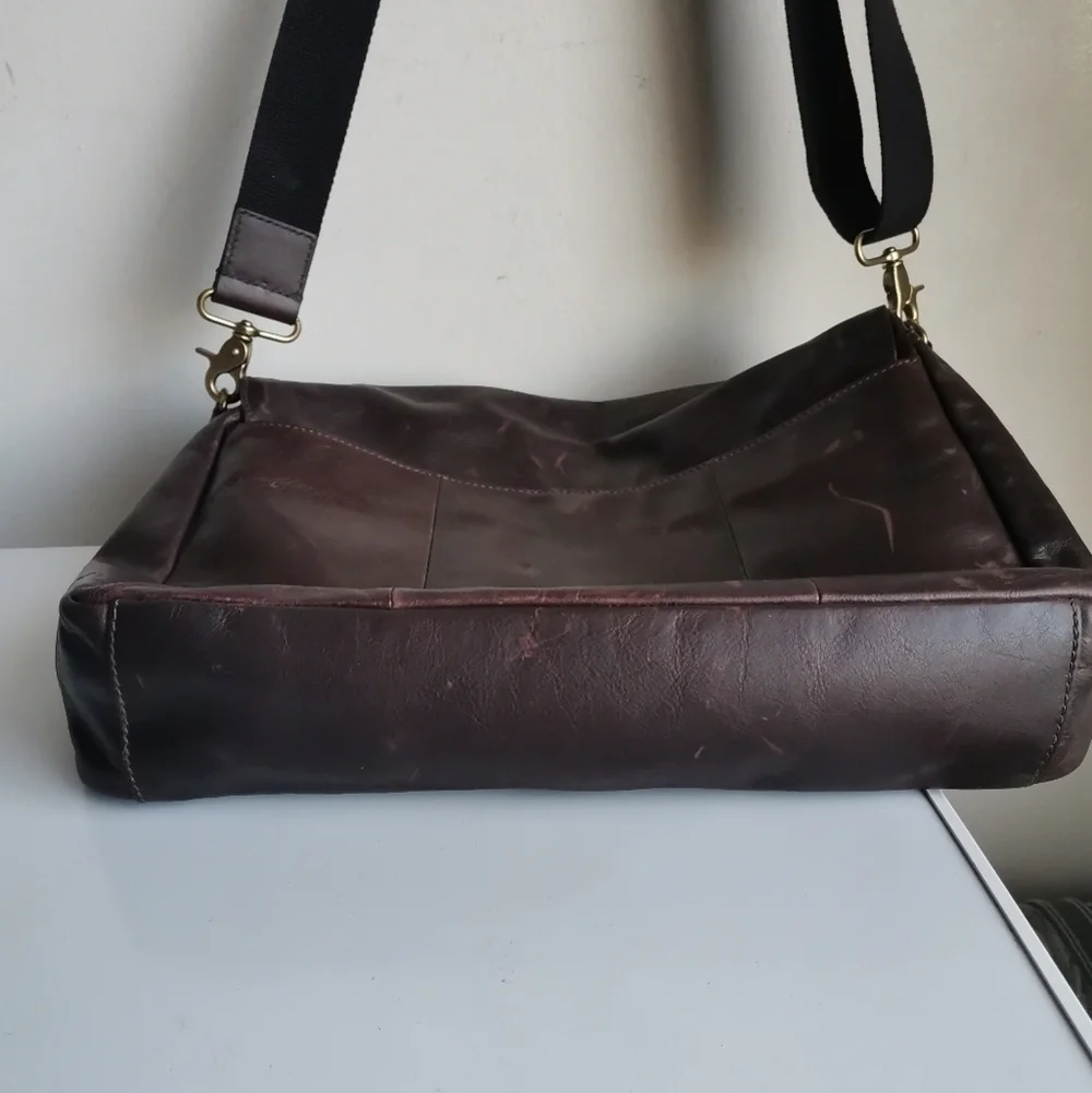 NWOT FOSSIL DISTRESSED LEATHER BRIEFCASE /MESSENGER BAG